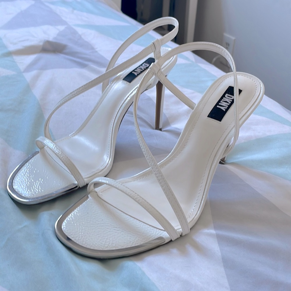 BNWT DKNY minimalist sandals in white